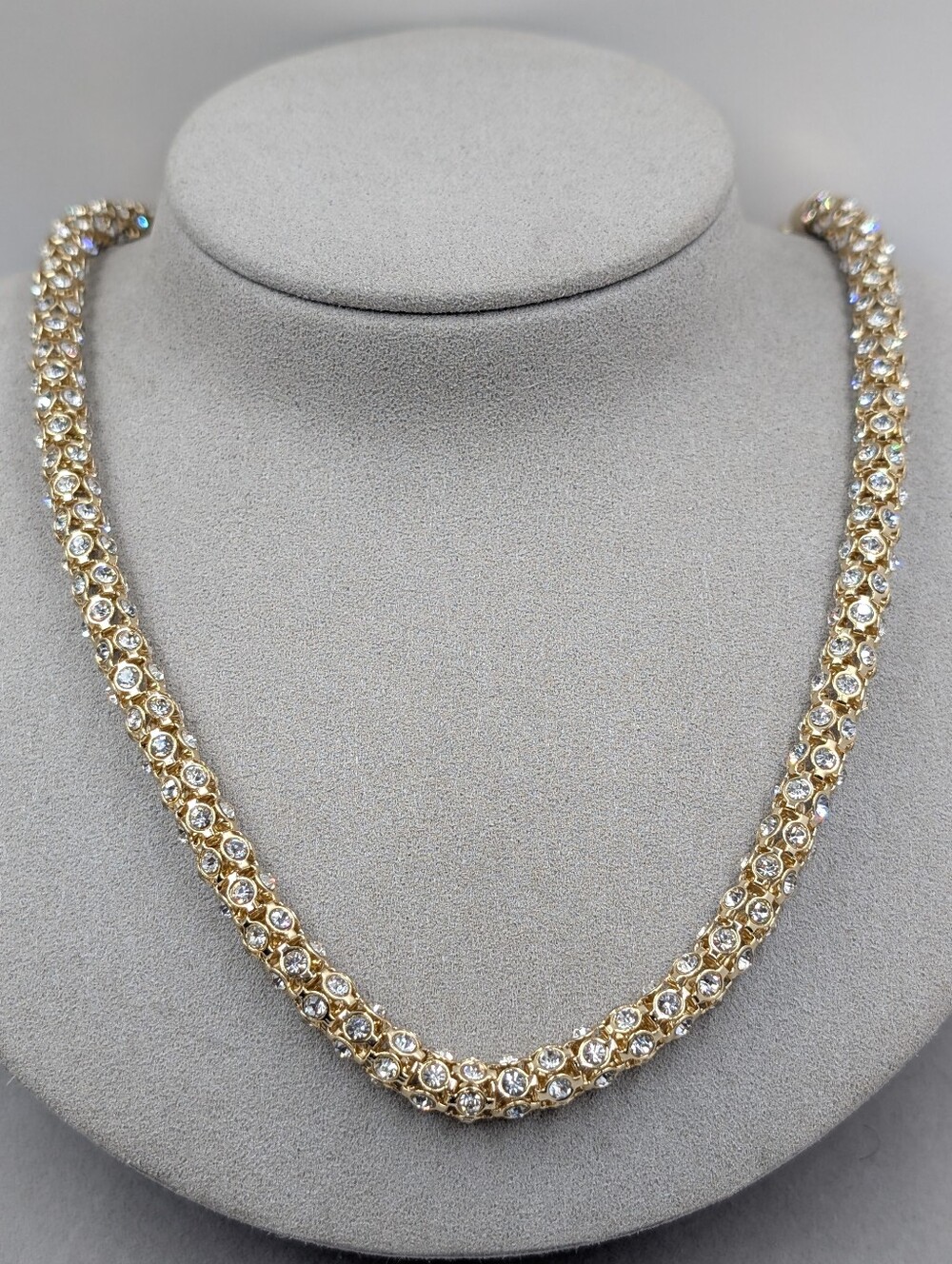 Gloria Vanderbilt Crystal Stone Mesh Gold Tone Necklace | 0131